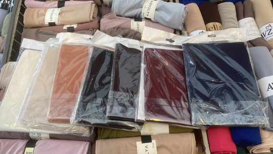 2 abayas en 7 instant hijabs